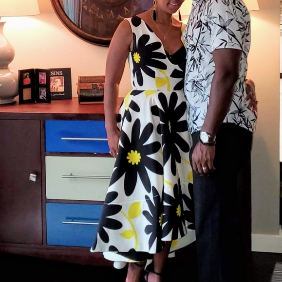 Dress - Picture 2 of 2